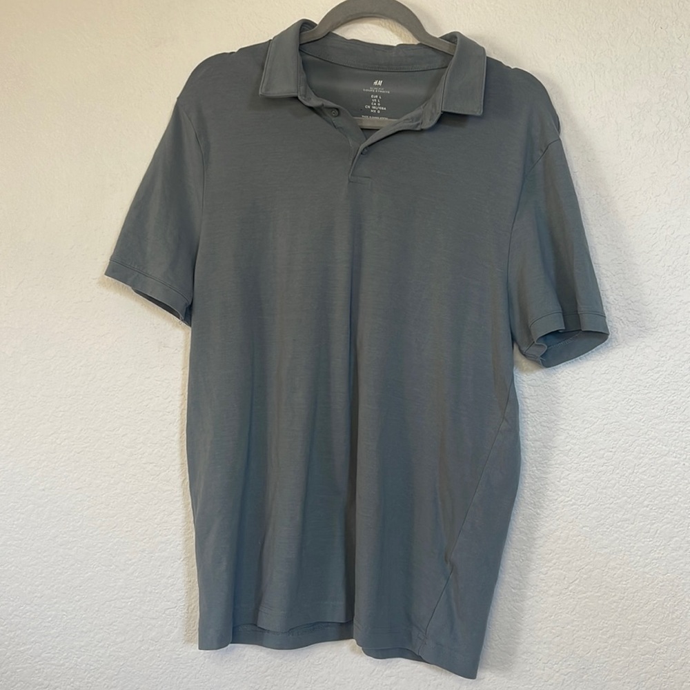 Men’s blue shirt size Large